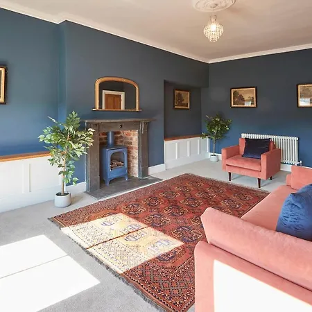 Host & - Milton Street * Saltburn-by-the-Sea